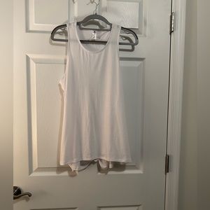 NWT 🌼Velocity Athletic top